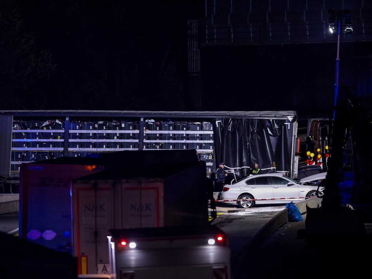 Policajtom sa podarilo 30-ročného vodiča zadržať na mieste nehody.