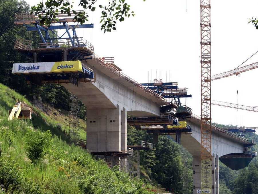 Diaľničné prepojenie Bratislavy a Košíc je o malý krok bližšie. V roku 2025 otvoria aj ďalšie úseky autostrád