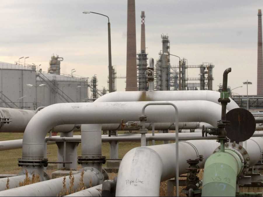 N ilustračnej snímke ropovod družba.