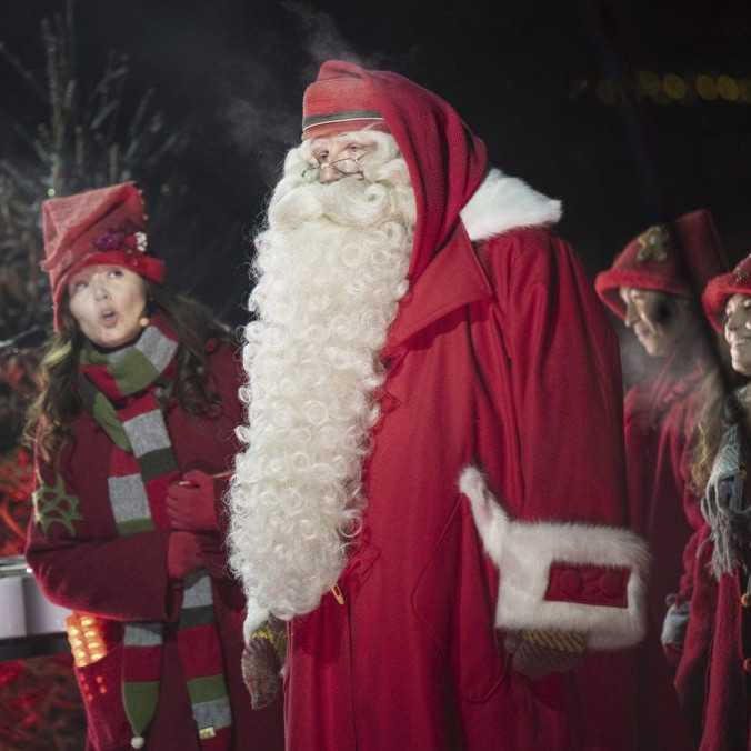 Rodné mesto Santa Clausa ročne navštívi vyše 600-tisíc ľudí, miestni z toho však nadšení nie sú