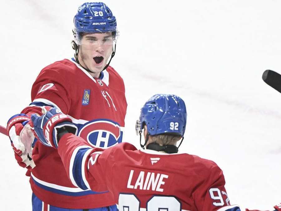 Na snímke Juraj Slafkovský a Patrik Laine.