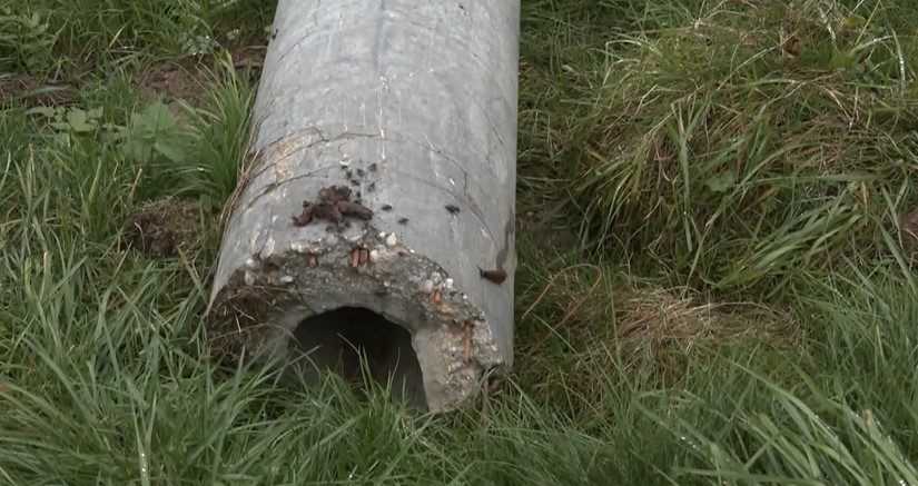 Energetici zanechali po prácach na pozemku škody. Jeho majiteľ ich chcel napraviť na vlastnú päsť, teraz čelí pokute