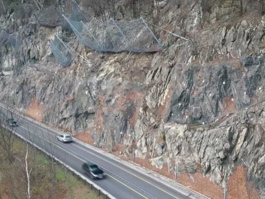 Cesta pod Strečnom.