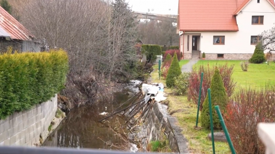 Miestny potok vo Svrčinovci pri Čadci.