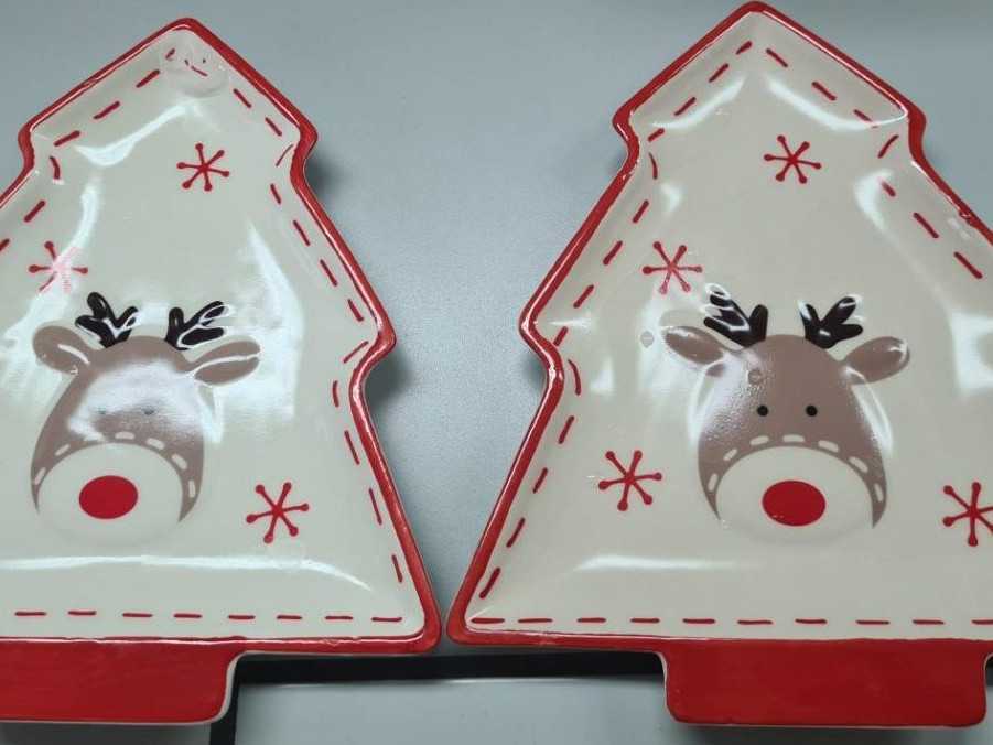 Na snímke nevyhovujúce taniere.