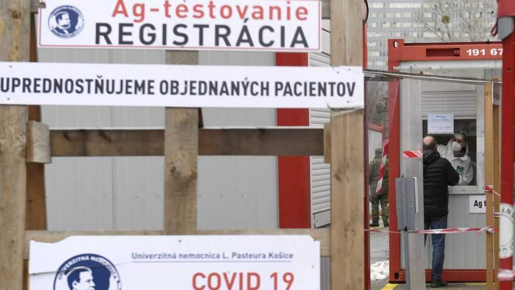 NKÚ odhalil nedostatky pri fungovaní mobilných odberových miest počas pandémie