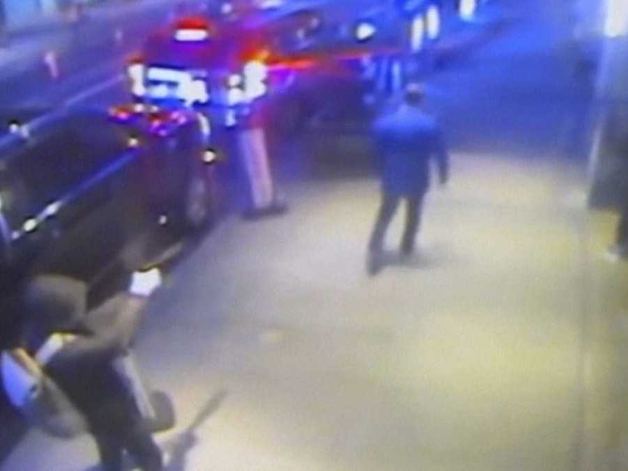 Na snímke vrah a šéf americkej zdravotnej poisťovne v čase incidentu.