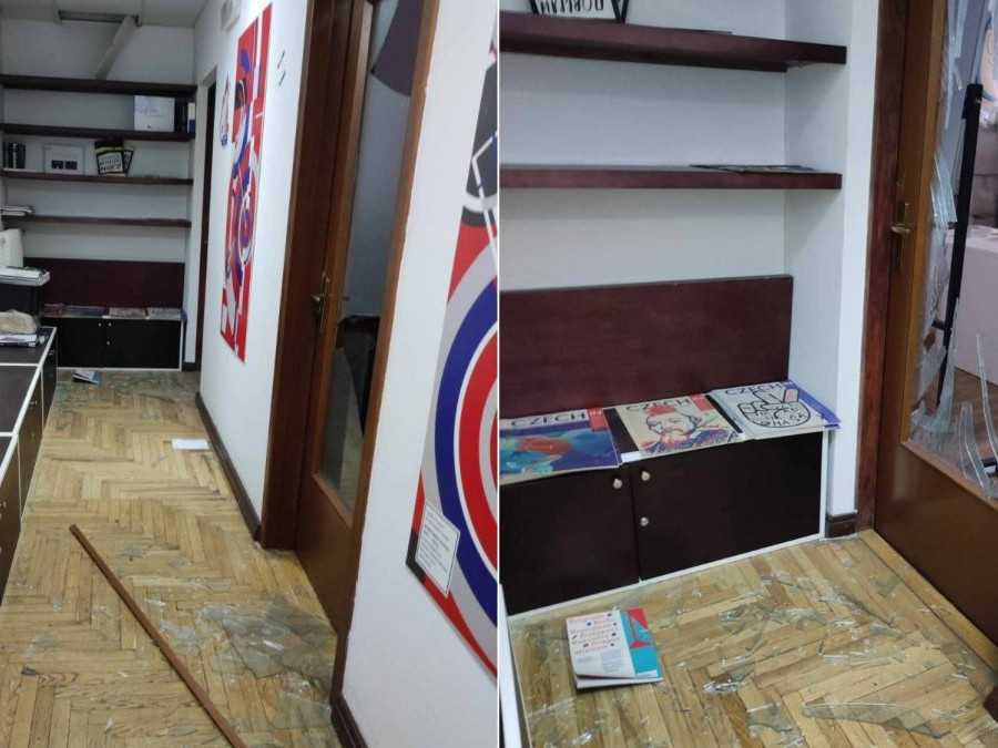 Poničené České centrum v Kyjeve.