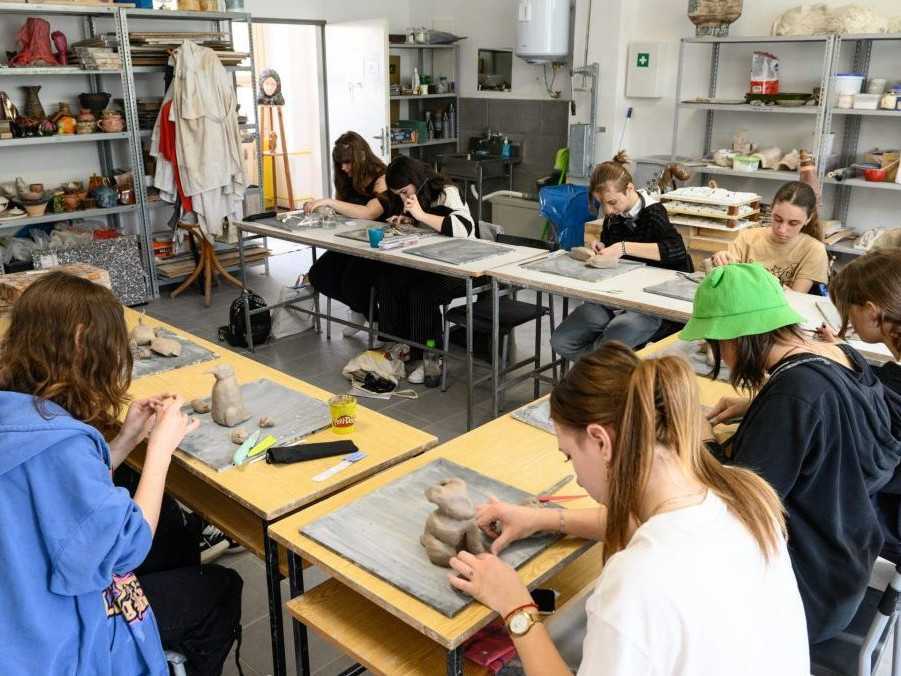 Na snímke študenti počas talentových prijímacích skúšok.