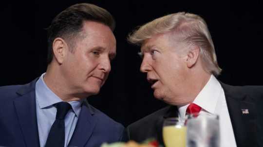 Na snímke zľava Mark Burnett a Donald Trump.