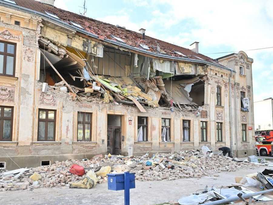 poškodený obytný dom