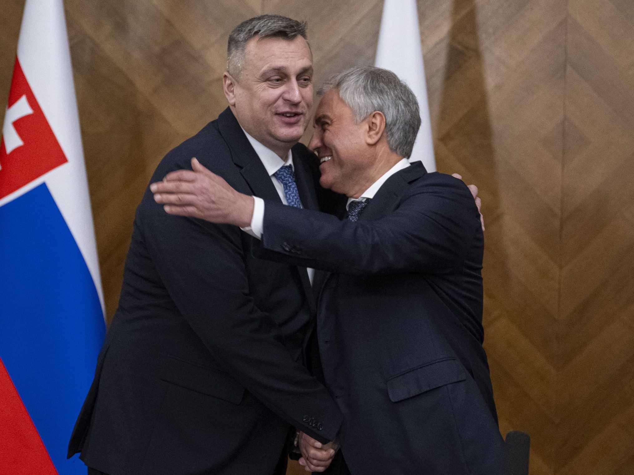 Na snímke vpravo predseda ruskej Šátnej Dumy Vjačeslav Volodin a vľavo podpredseda NR SR Andrej Danko (SNS)