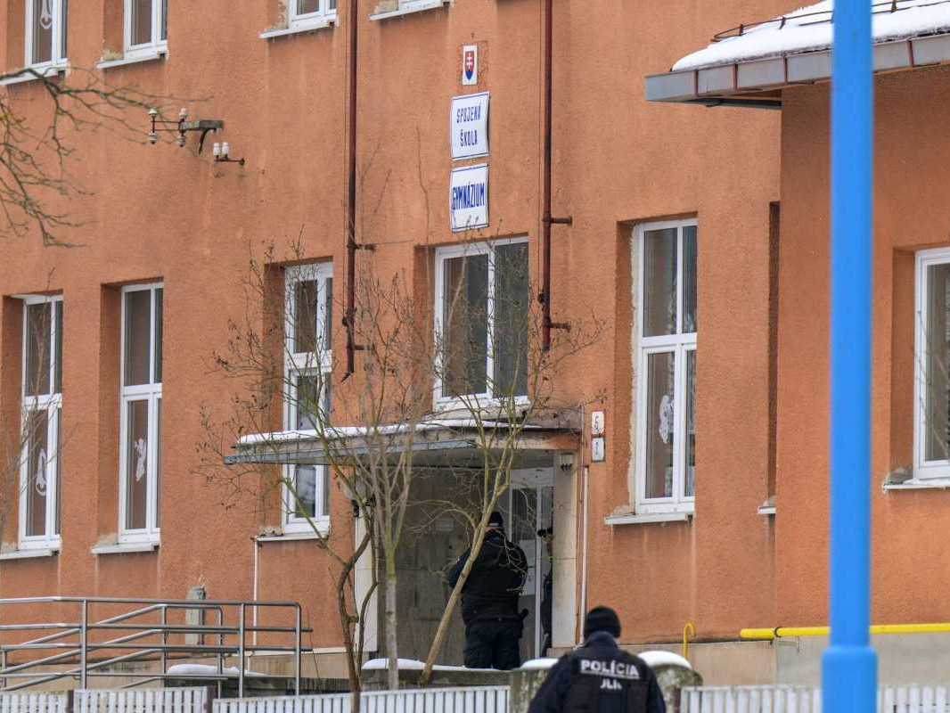 Na snímke budova gymnázia, kde došlo k útoku.