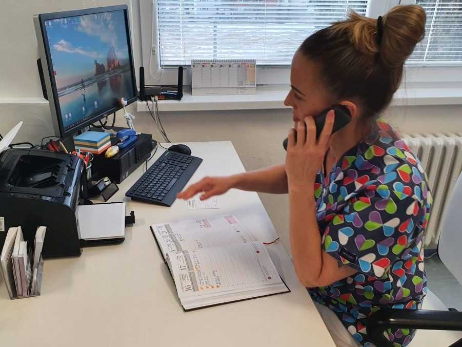 Na snímke sestrička v novej očnej ambulancii.