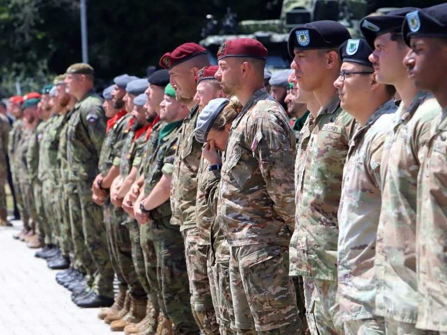 Na snímke vojaci počas odovzdania českého velenia nad bojovým zoskupením NATO na Slovensku.