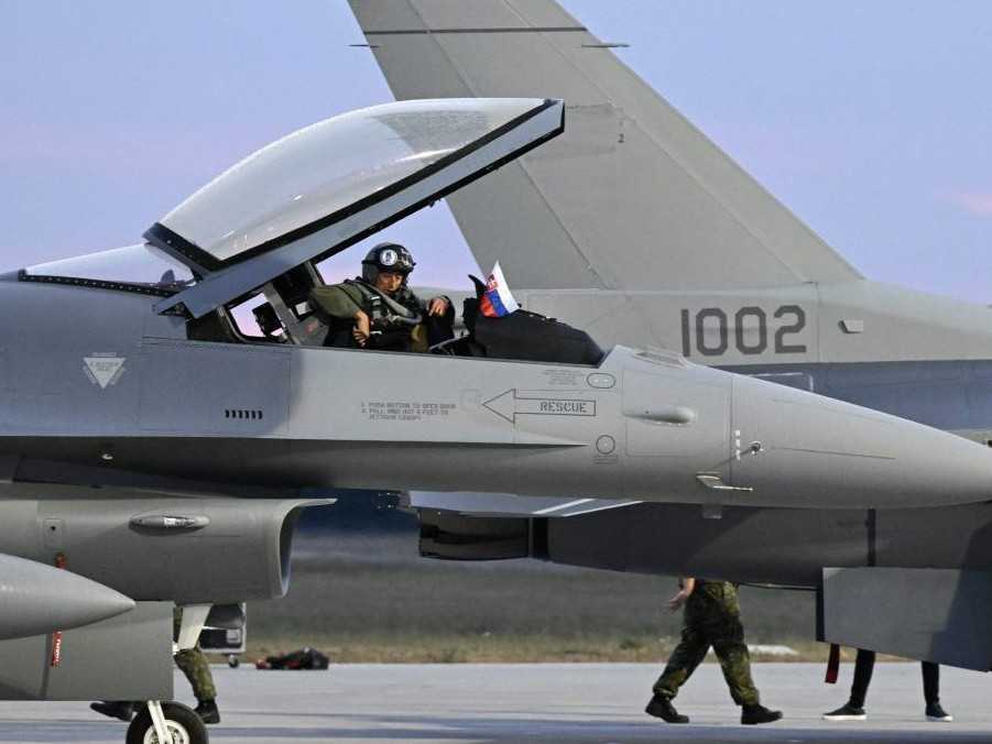 Pilot jednej z dvoch slovenských stíhačiek F-16 americkej výroby.