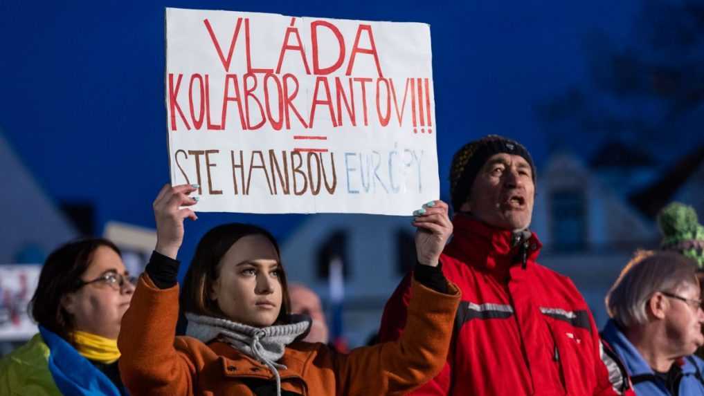 ÃƒÂšÃ„ÂastnÃƒÂ­ci protivlÃƒÂ¡dneho zhromaÃ…Â¾denia Slovensko je EurÃƒÂ³pa v Ã…Â½iline.