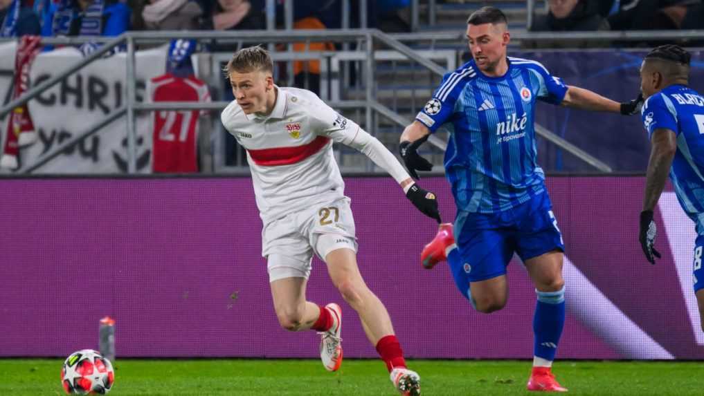 Na snÃƒÂ­mke Chris FÃƒÂ¼hrich (Stuttgart), RÃƒÂ³bert Mak (Slovan) a Cesar Blackman (Slovan).