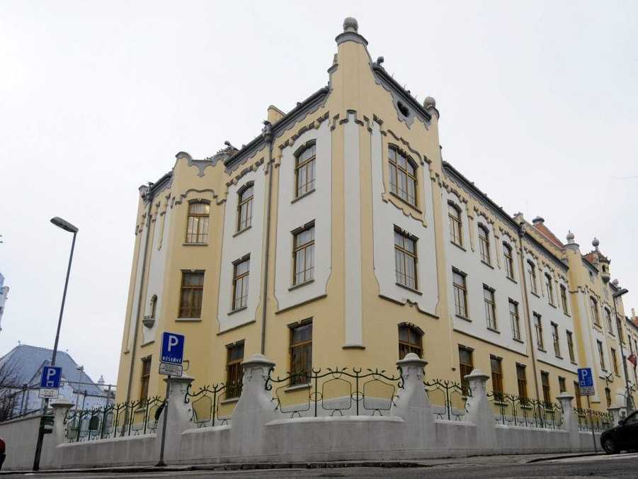 Gymnázium Grösslingova v Bratislave.