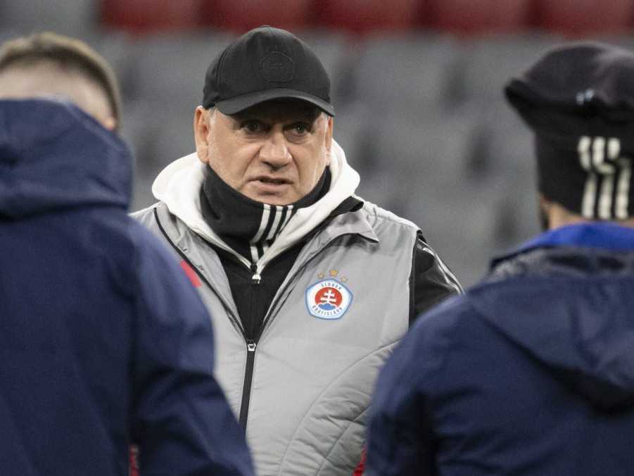 Na snímke tréner ŠK Slovan Bratislava Vladimír Weiss st.