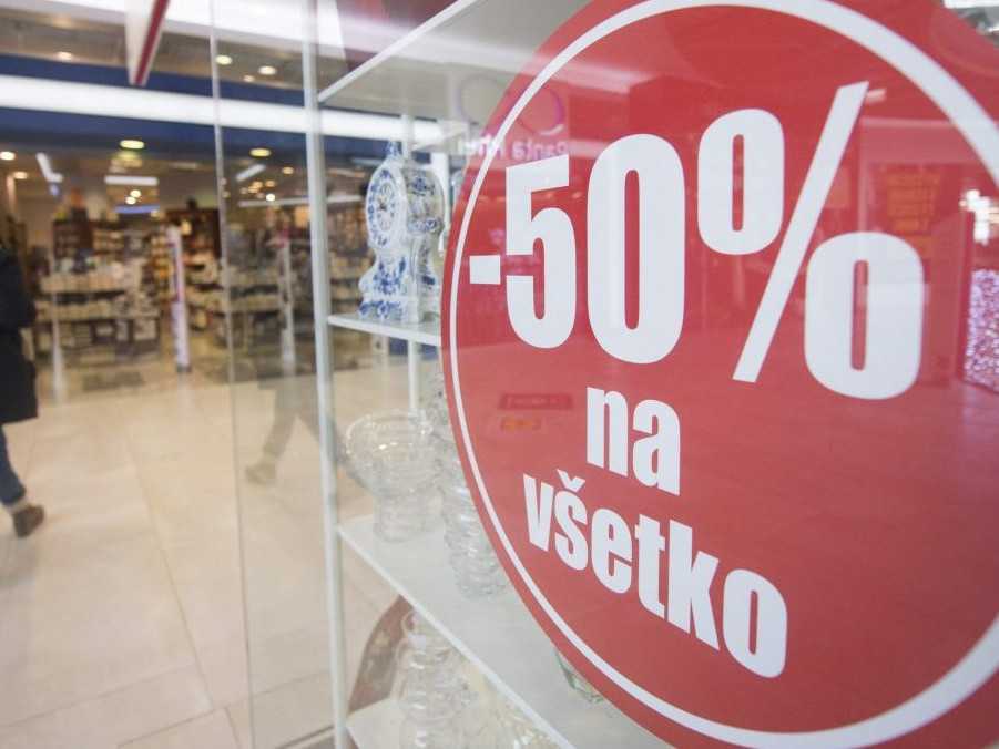 Novoročné výpredaje a zľavy v jednom z bratislavských obchodných centier.