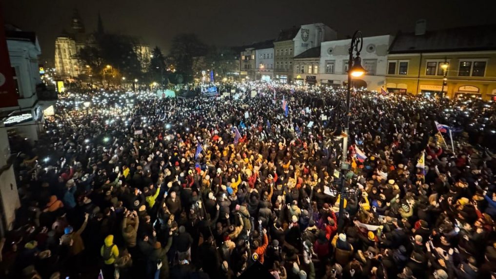 V Košiciach protestovali tisícky ľudí: Požadovali transparentné vládnutie či odmietnutie spolupráce s Ruskom