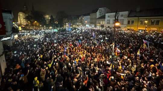 Protestujúci ľudia v Košiciach.