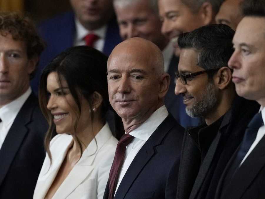 Šéfovia technologických firiem zo Silicon Valley počas Trumpovej inaugurácie.