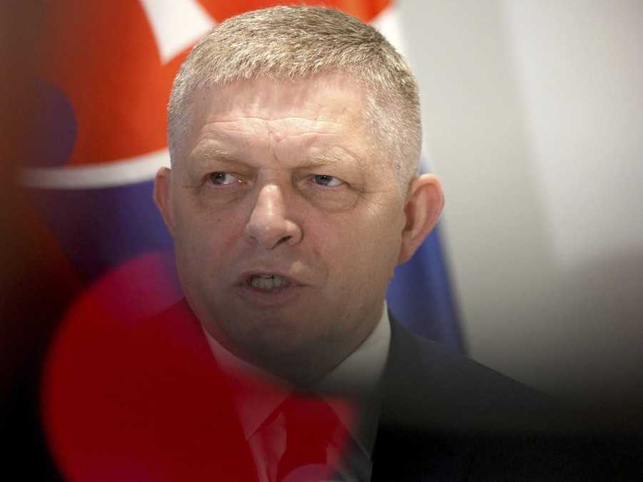 Premiér R. Fico počas tlačovej besedy v Bruseli.