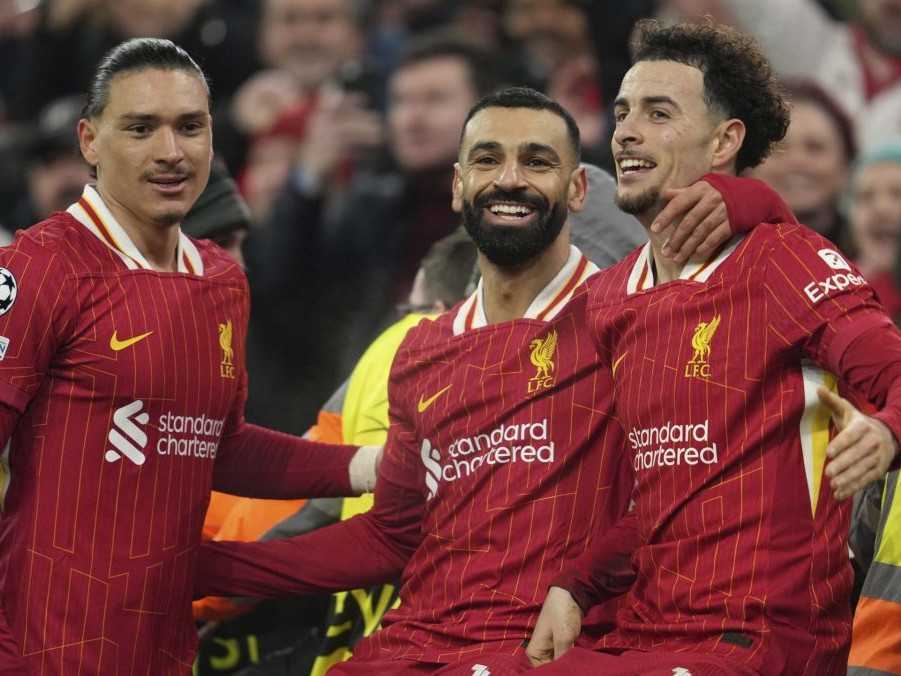 Hráči Liverpoolu oslavujú gól v Lige majstrov proti Lille.