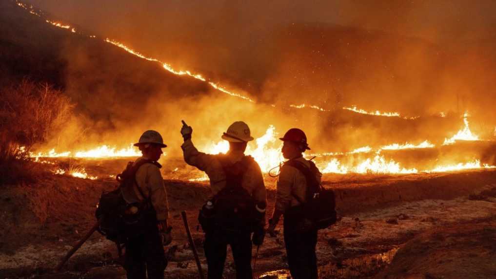 Požiare v Los Angeles spálili už tisícky budov. Počet obetí opäť vzrástol