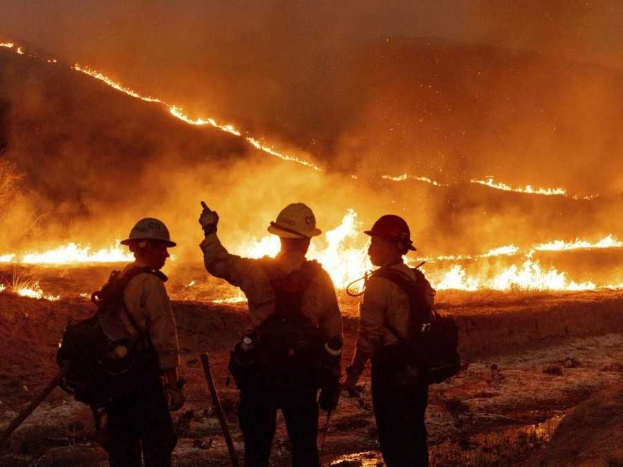 Požiare v Los Angeles spálili už tisícky budov. Počet obetí opäť vzrástol