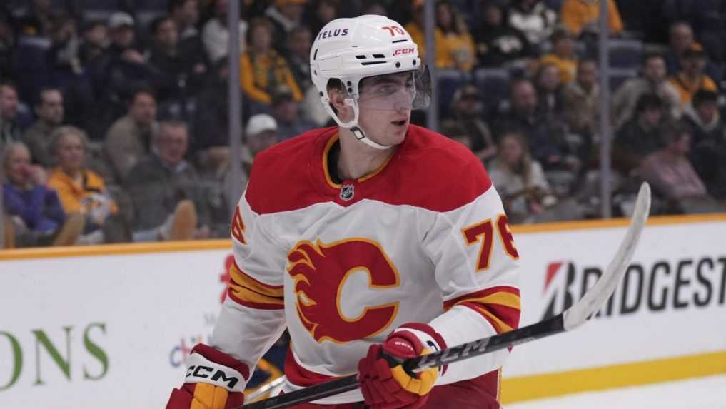 NHL: Pospíšil nebodoval pri prehre Calgary, rozdal však deväť hitov. Boldy sa vyrovnal Gáboríkovi