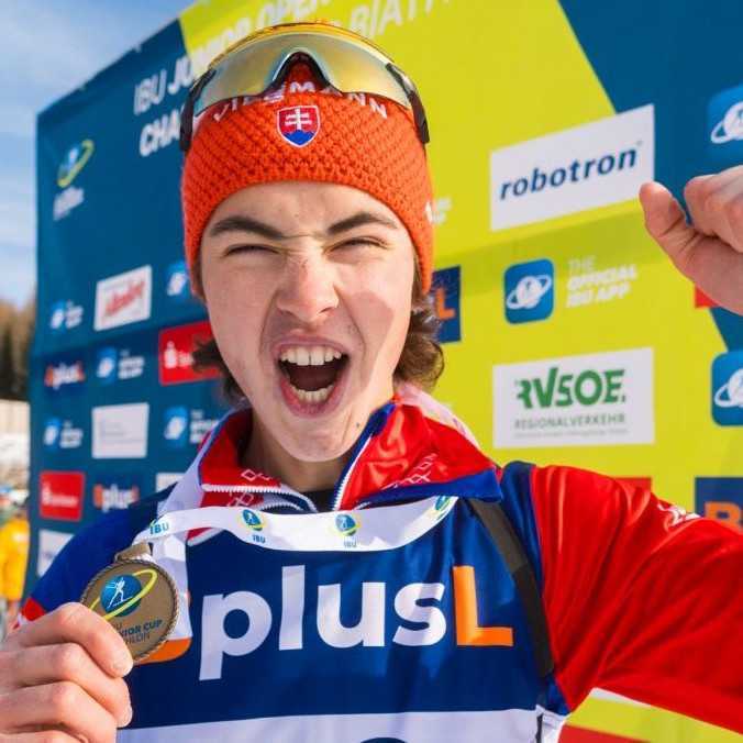 Biatlonista Ischakov získal bronz vo vytrvalostných pretekoch na 15 km na ME juniorov