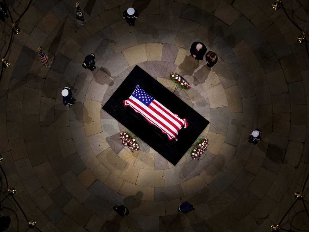 VIDEO/FOTO: Amerika sa rozlúčila s Jimmym Carterom. Na smútočný obrad prišli všetci žijúci americkí exprezidenti