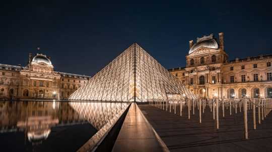 Múzeum Louvre.