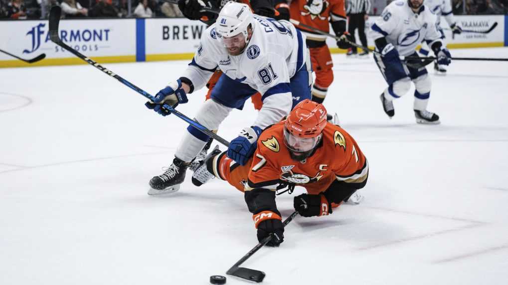 NHL: Černák odohral svoj 400. zápas, Tampa Bay a Boston štvrtýkrát v rade nebodovali