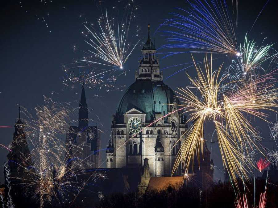 Pri nehodách so zábavnou pyrotechnikou počas silvestrovských osláv v Nemecku prišlo o život najmenej päť ľudí