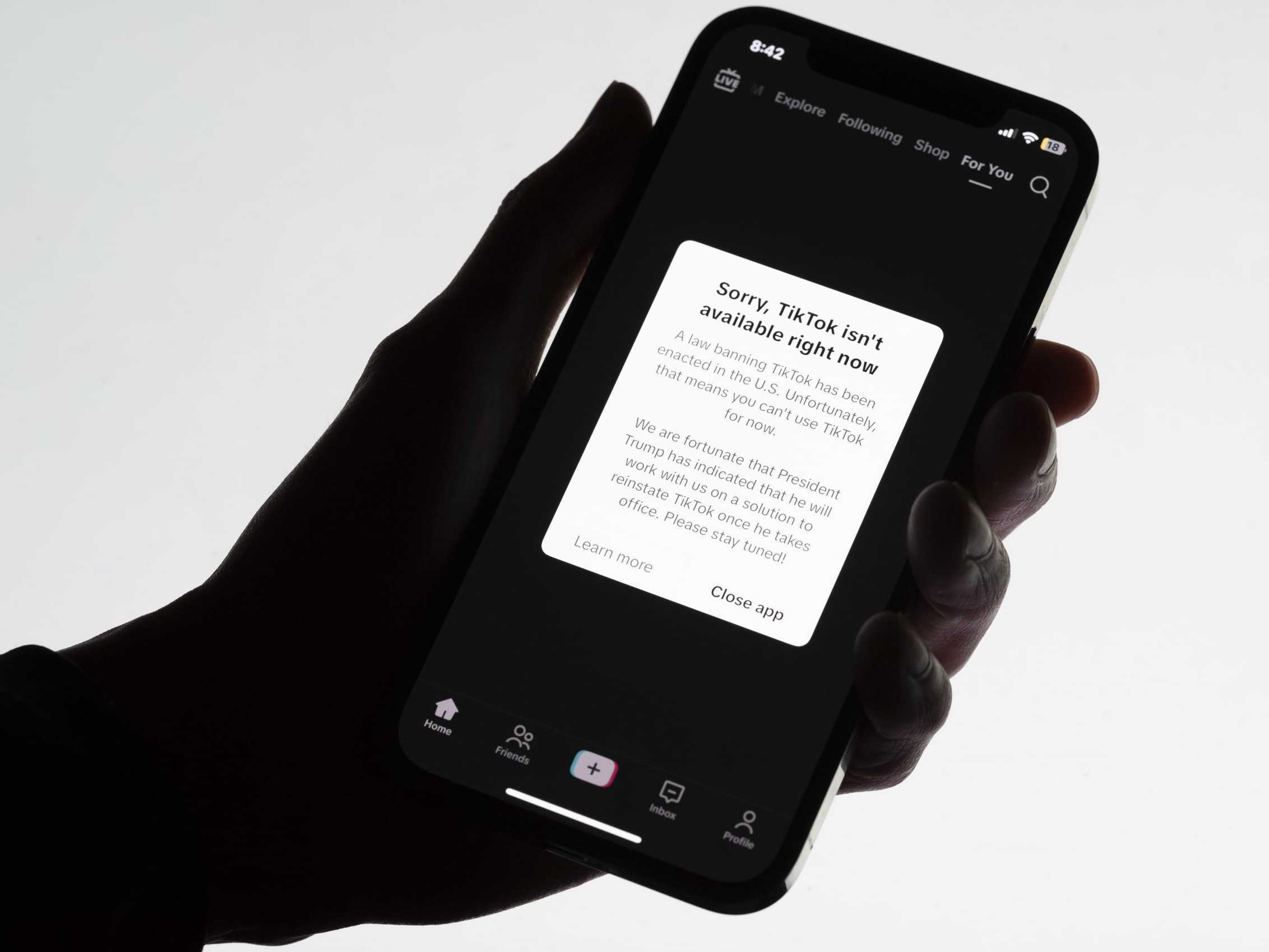 Sociálna sieť TikTok prestala fungovať pre užívateľov v Spojených štátoch.