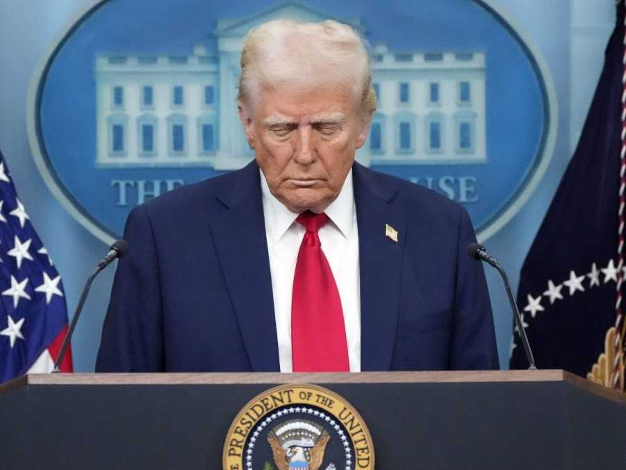 D. Trump počas tlačovej konferencie ku zrážke lietadla a vrtuľníka.