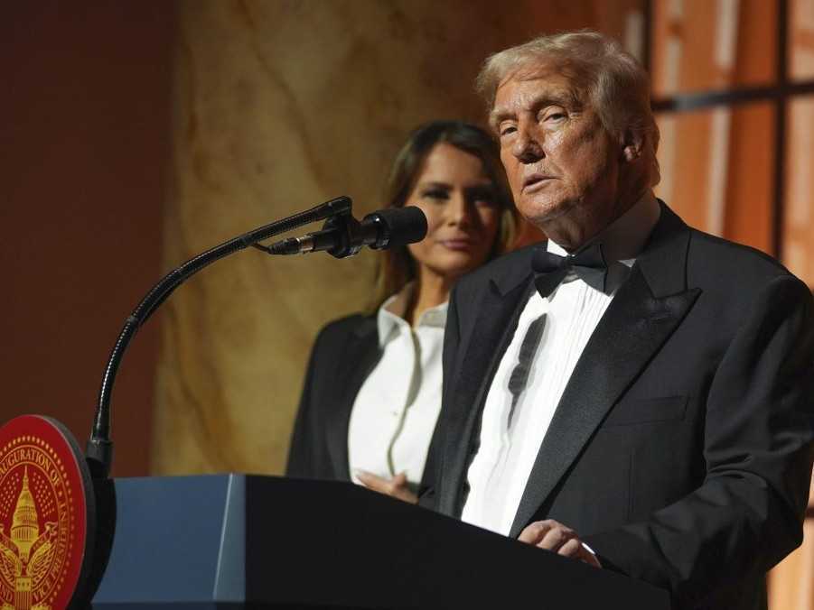 Na snímke Donald Trump a Melania Trumpová.