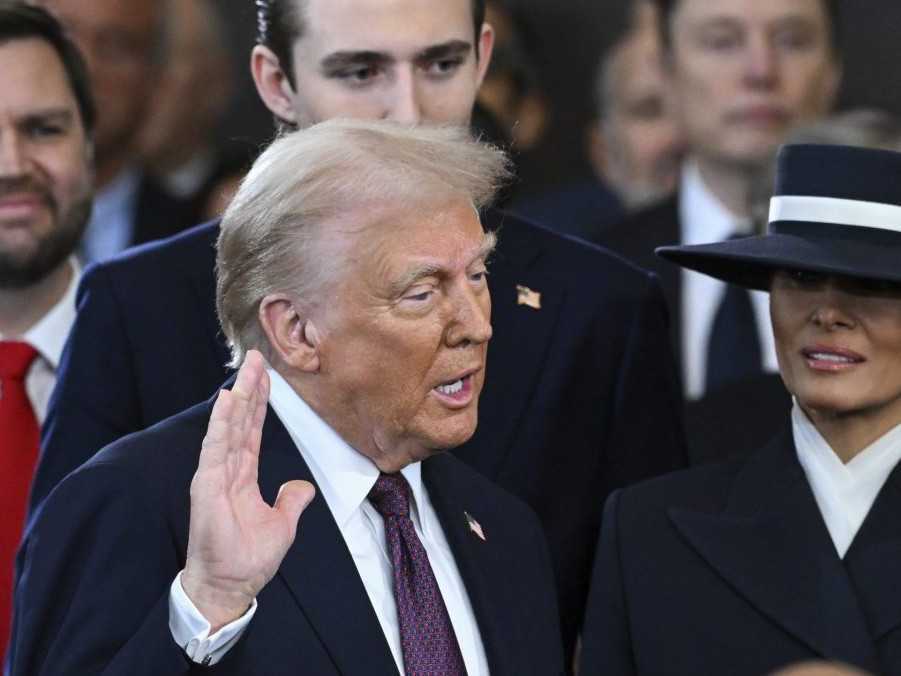 Donald Trump skladá prísahu ako 47. prezident Spojených štátov amerických.