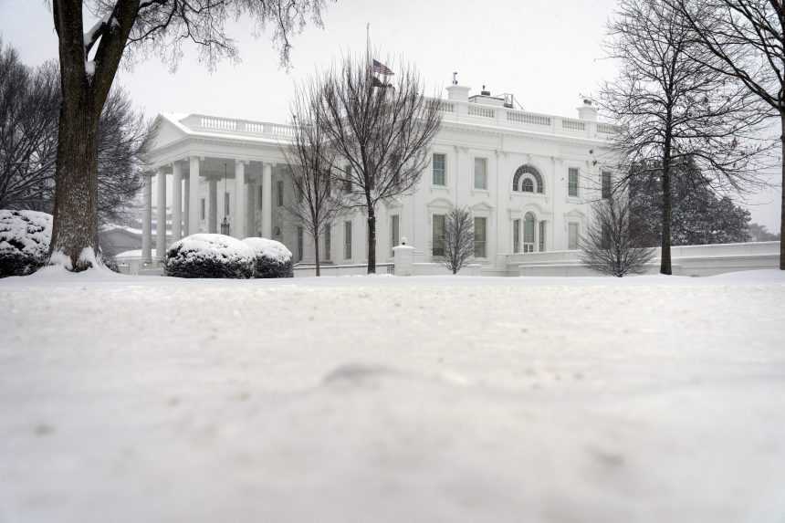 Sneh zavalil aj rezidenciu amerického prezidenta Biely dom.