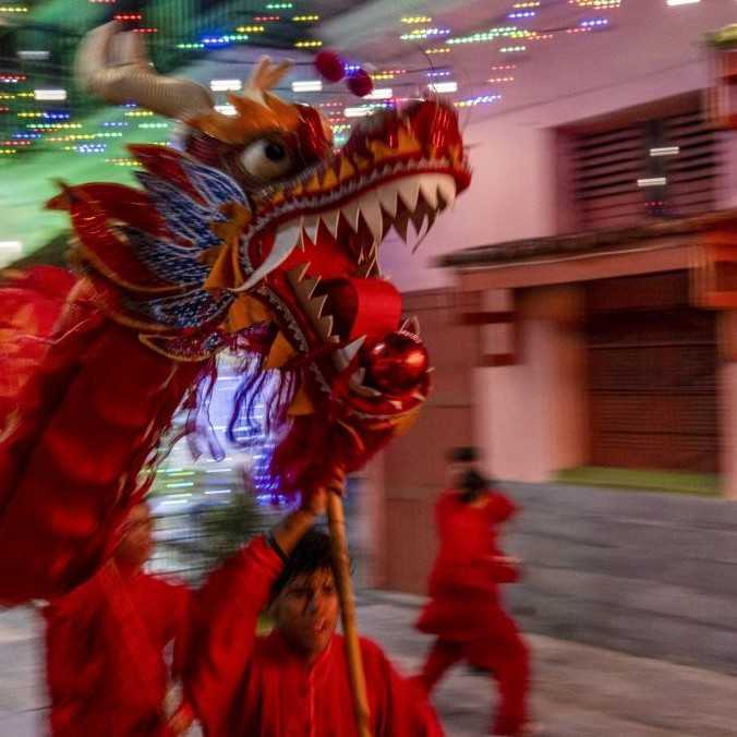 FOTO/VIDEO: Ázijské krajiny oslavujú príchod nového lunárneho roka, ktorý sa nesie v znamení Hada