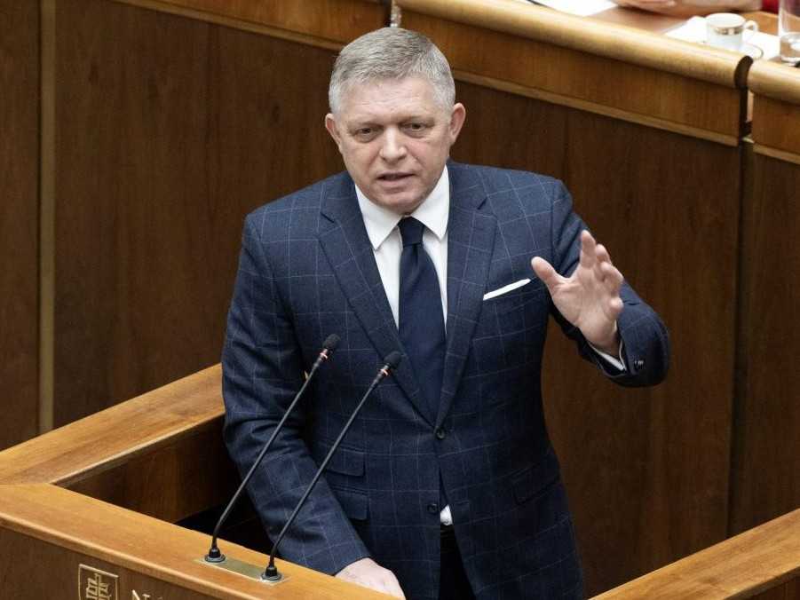 Premiér Robert Fico (Smer-SD) v pléne NR SR.