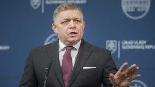 Premiér Robert Fico (Smer-SD).