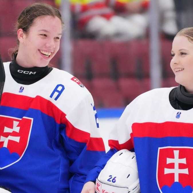 Dokázala to, čo sa žiadnej hokejistke pred ňou nepodarilo: Lopušanová získala cenu MVP a dostala sa aj do All star tímu