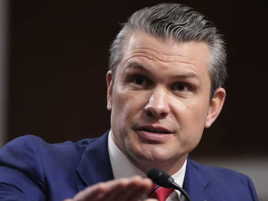 Minister obrany USA Pete Hegseth.