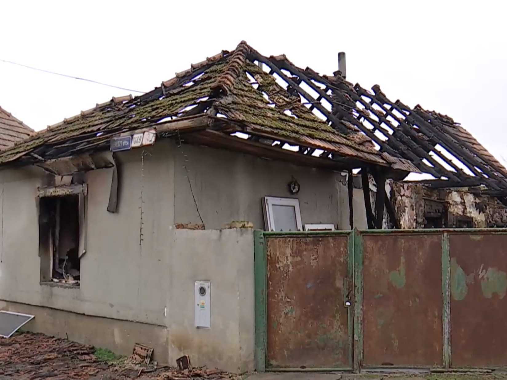 Podľa majiteľa požiar vznikol v prednej izbe.