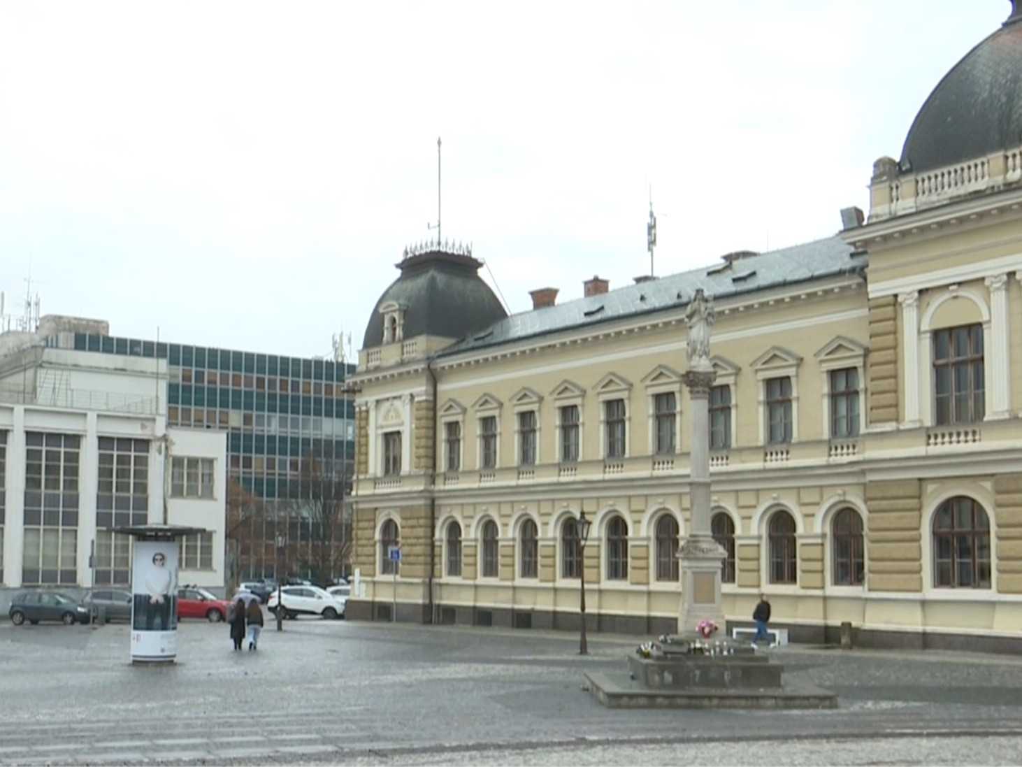 Vedľa Starej radnice chátra aj niekdajšie sídlo hlavnej pošty.